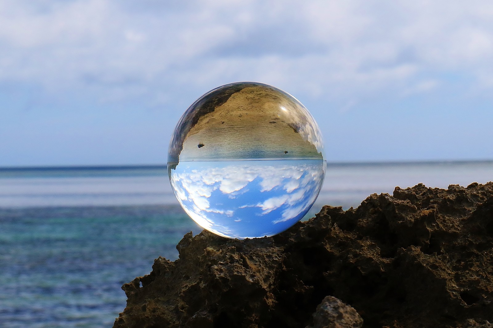 水晶占いの謎 水晶には何が映る どこでできるの 占い師 ライターユナのブログ